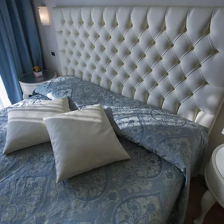 La Rondine Hotell 3*