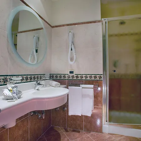 Hotell La Rondine 3*