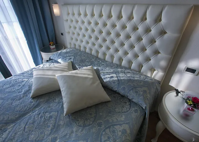 La Rondine Отель 3*