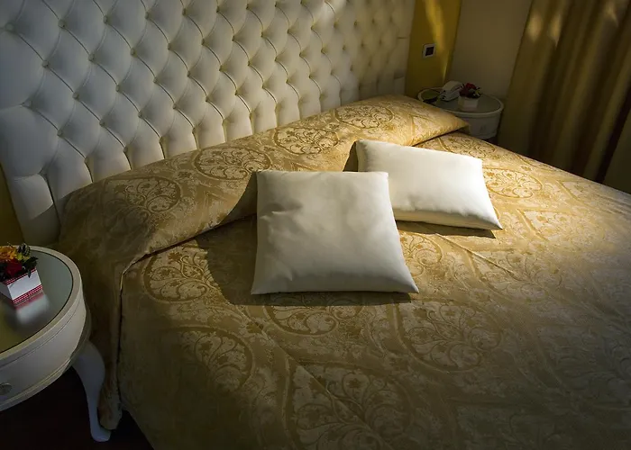La Rondine Отель 3*